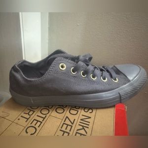 Women’s converse size 8